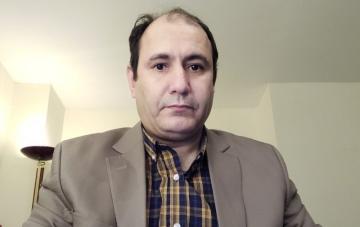 نظام  الكابرانات يمنع خائن وطنه "الراضي الليلي" من دخول العاصمة الجزائرية ويرمي به إلى تندوف